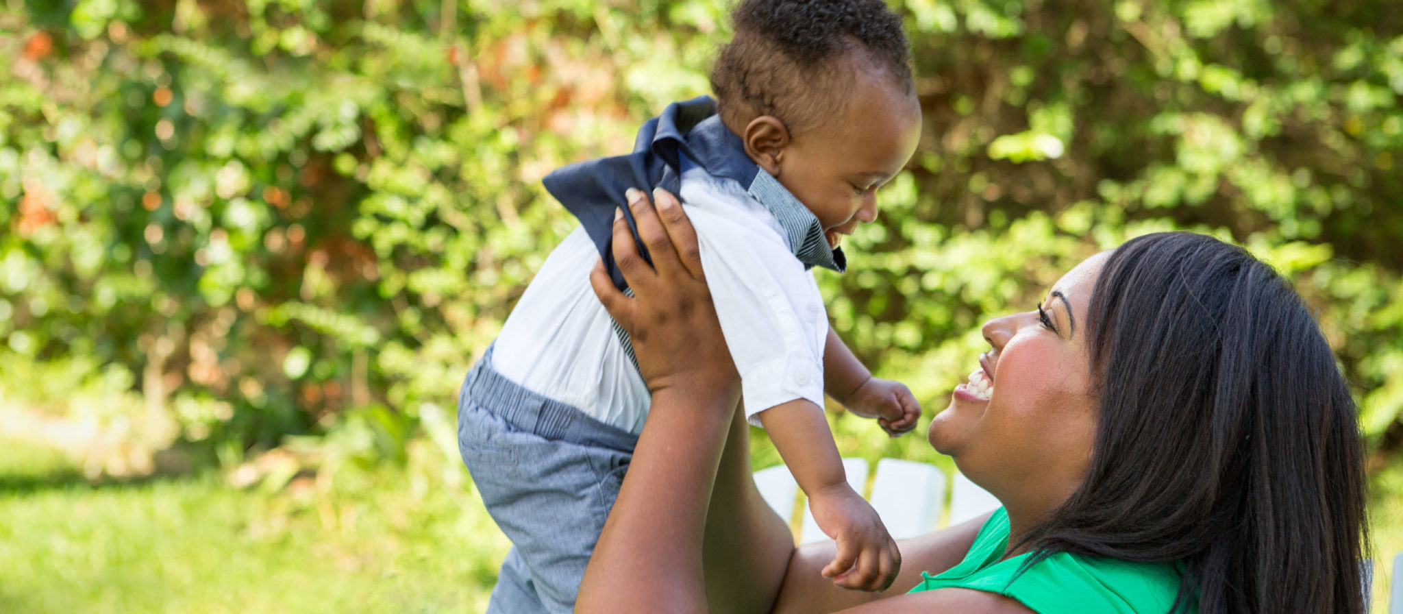 Taking your baby outside delivers great benefits for both yourself and your baby!